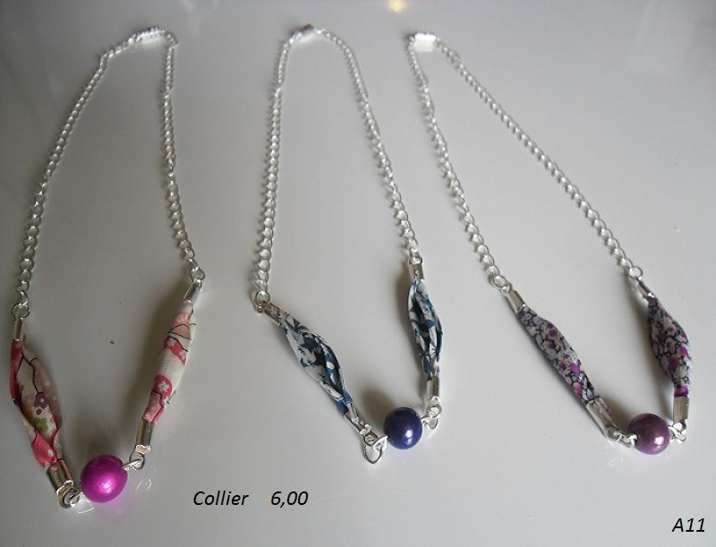 Collier CHANEL pâte de verre émeraude. Occasion certifiée authentique